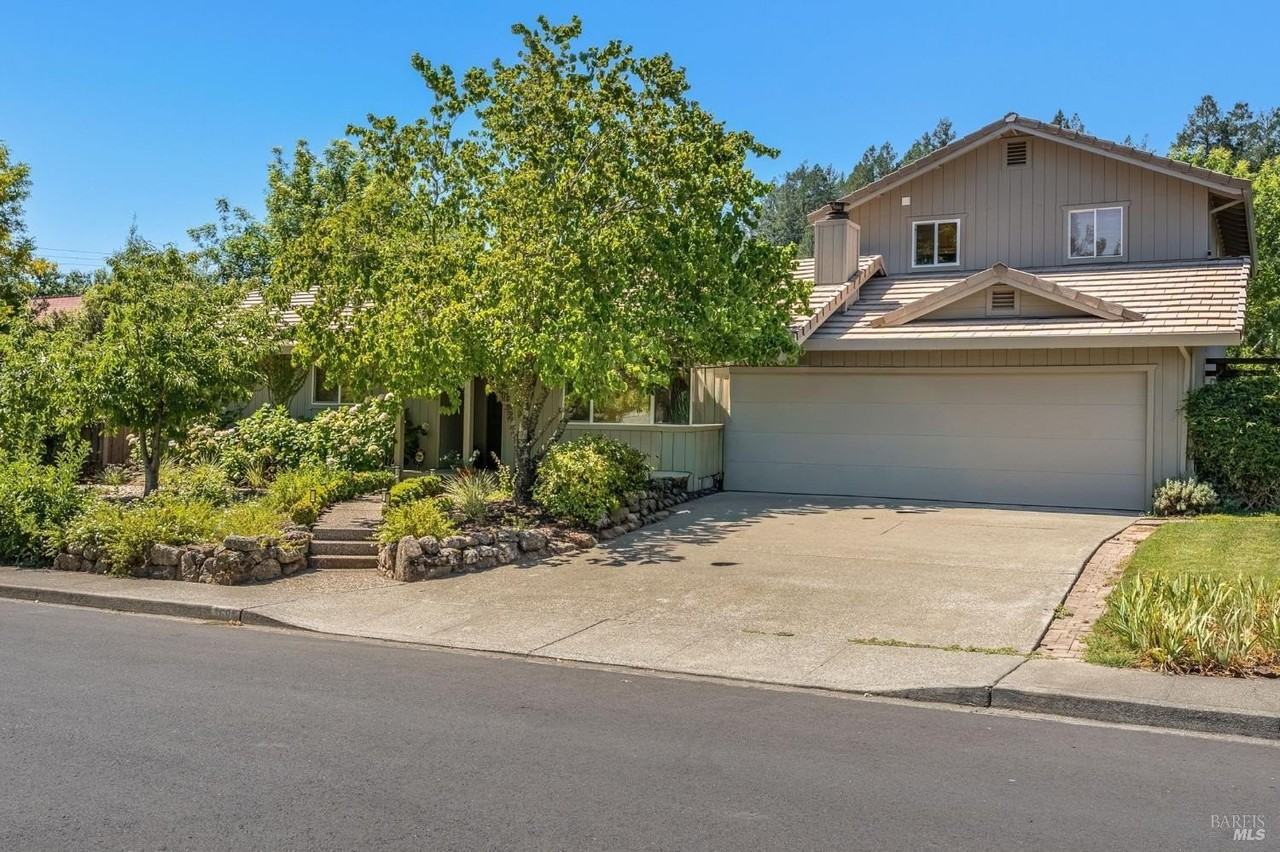 1690 Sylvaner Ave - Photo 4 of 27