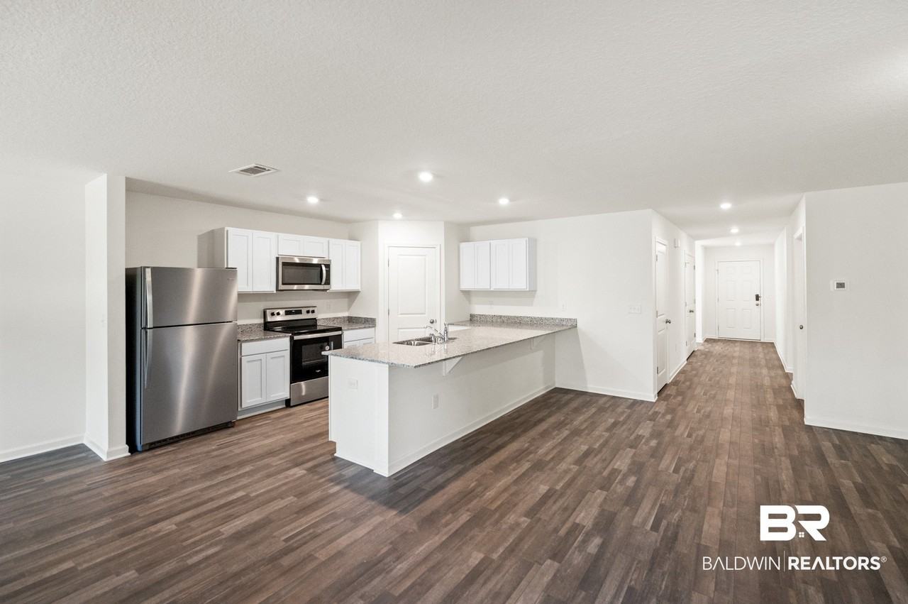 21750 Sutherland Cir - Photo 3 of 16