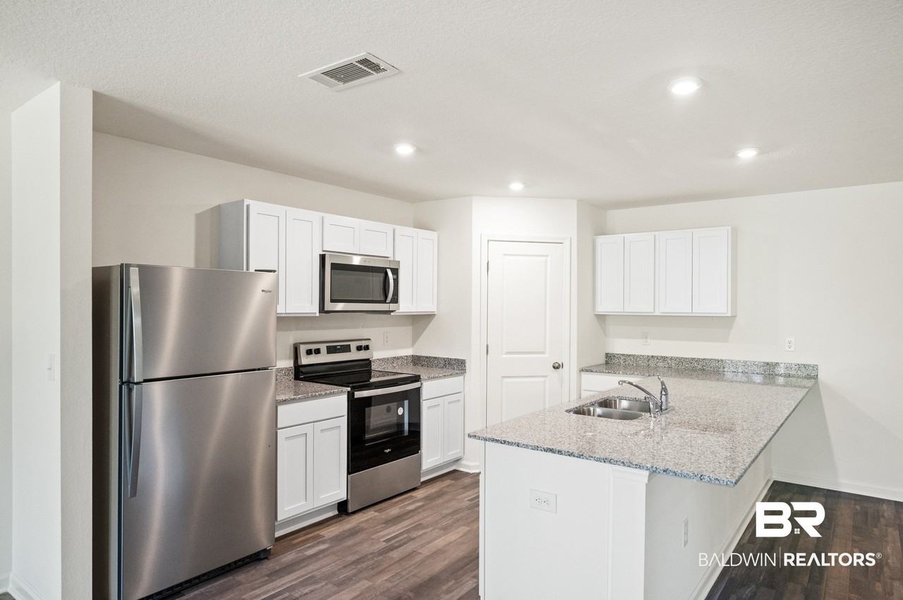 21750 Sutherland Cir - Photo 4 of 16