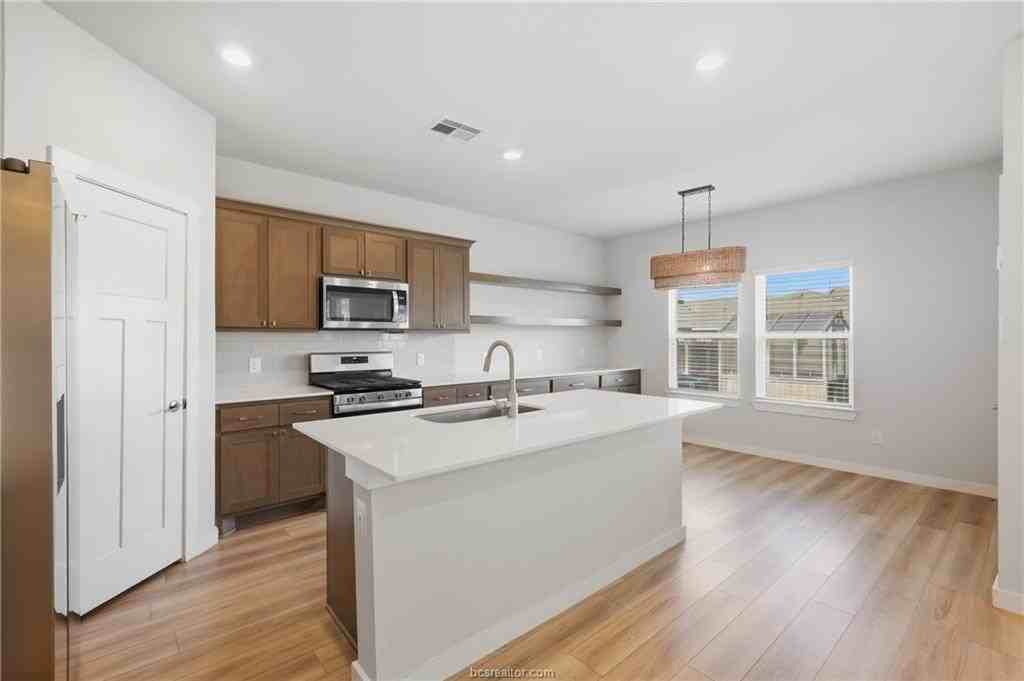916 Kickapoo Ln - Photo 6 of 23