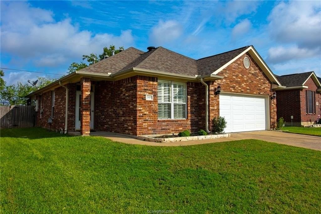 2619 Trophy Dr - Photo 2 of 37
