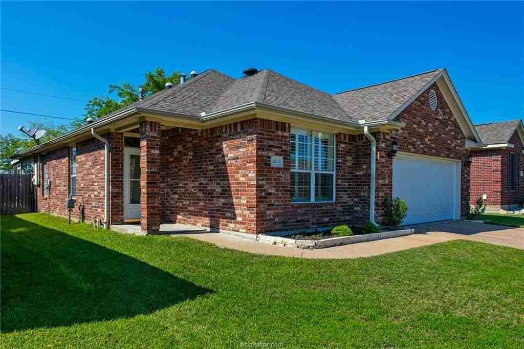 2619 Trophy Dr - Photo 4 of 37