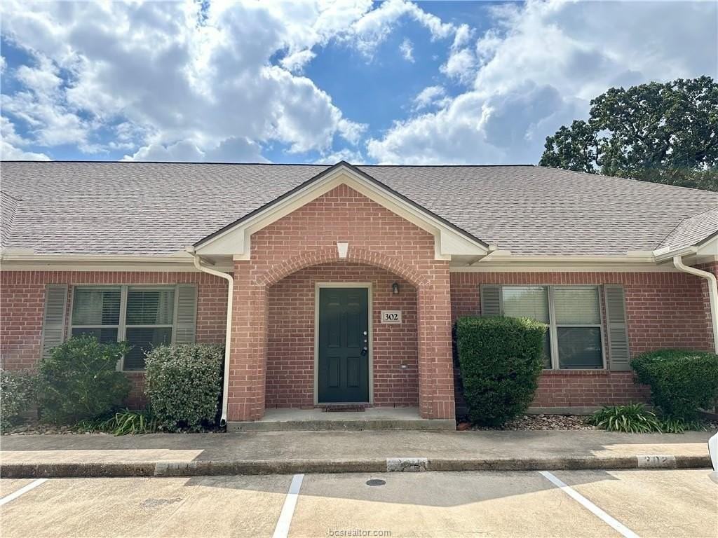 1702 Deacon Dr #302