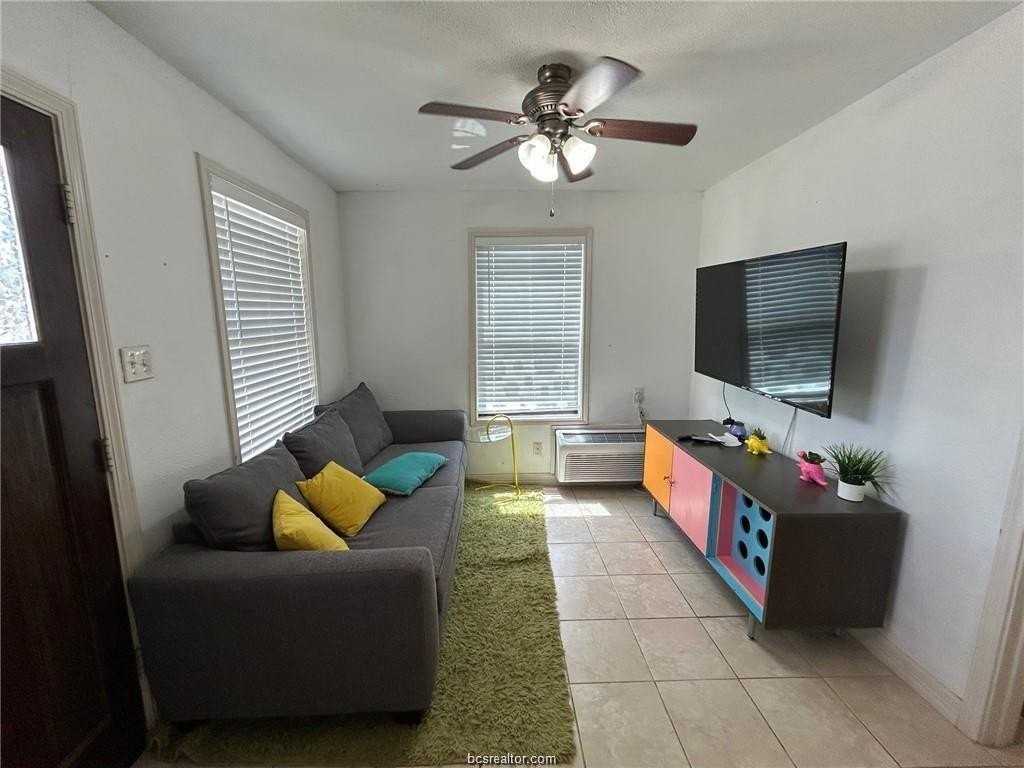 212 Montclair Ave - Photo 3 of 12