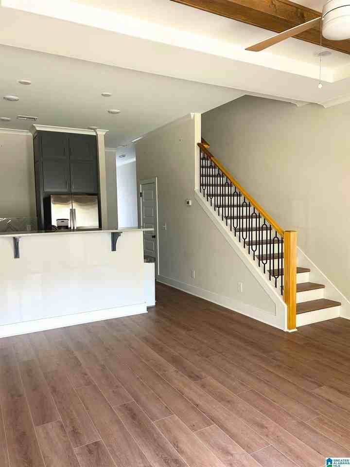 1042 Windsor Dr - Photo 2 of 16