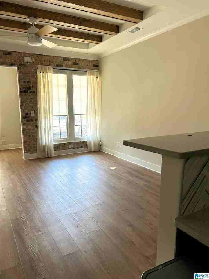 1042 Windsor Dr - Photo 3 of 16