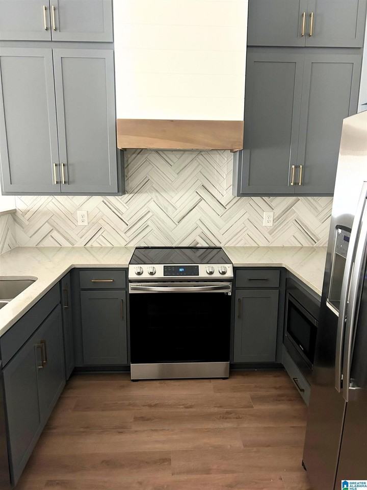 1042 Windsor Dr - Photo 4 of 16