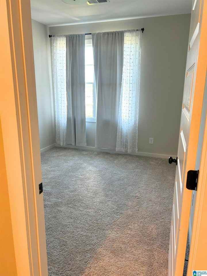 1042 Windsor Dr - Photo 7 of 16