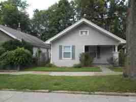 featured image of 215 E 12th St