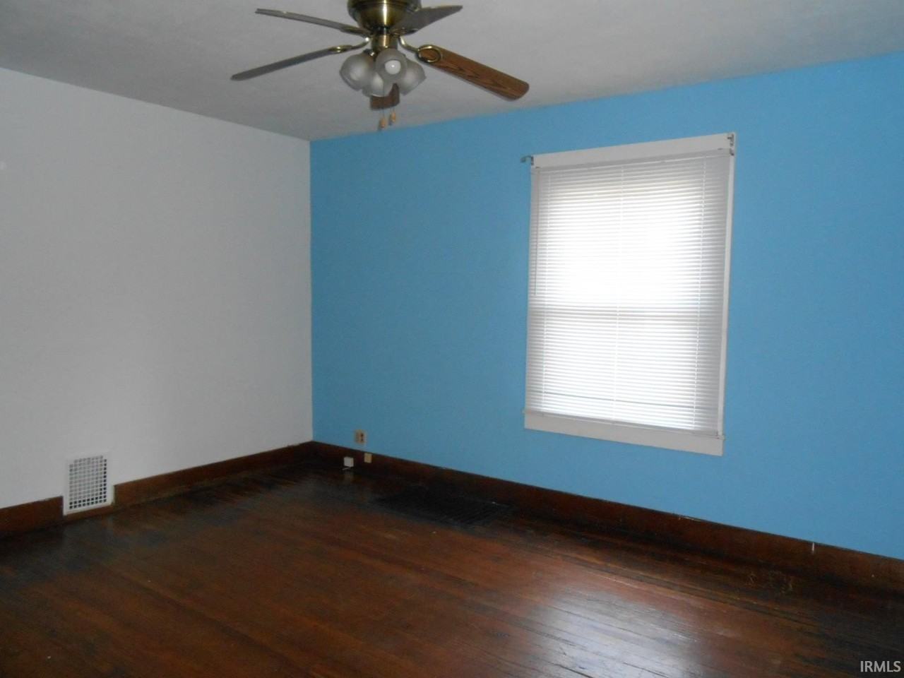 215 E 12th St - Photo 5 of 18