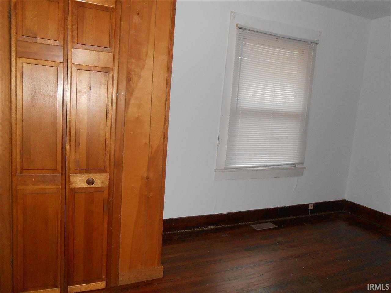 215 E 12th St - Photo 6 of 18