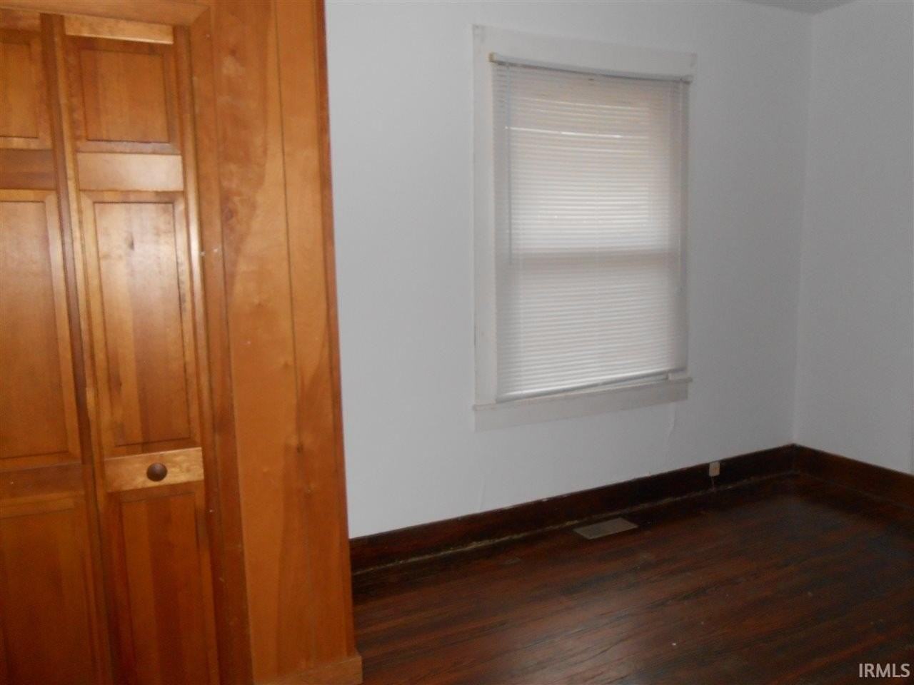 215 E 12th St - Photo 7 of 18