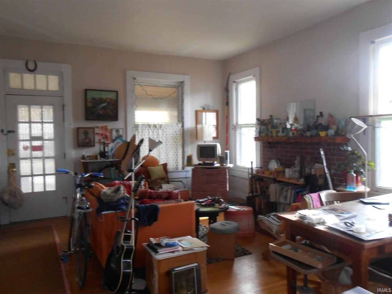 910 S Dunn St - Photo 4 of 5