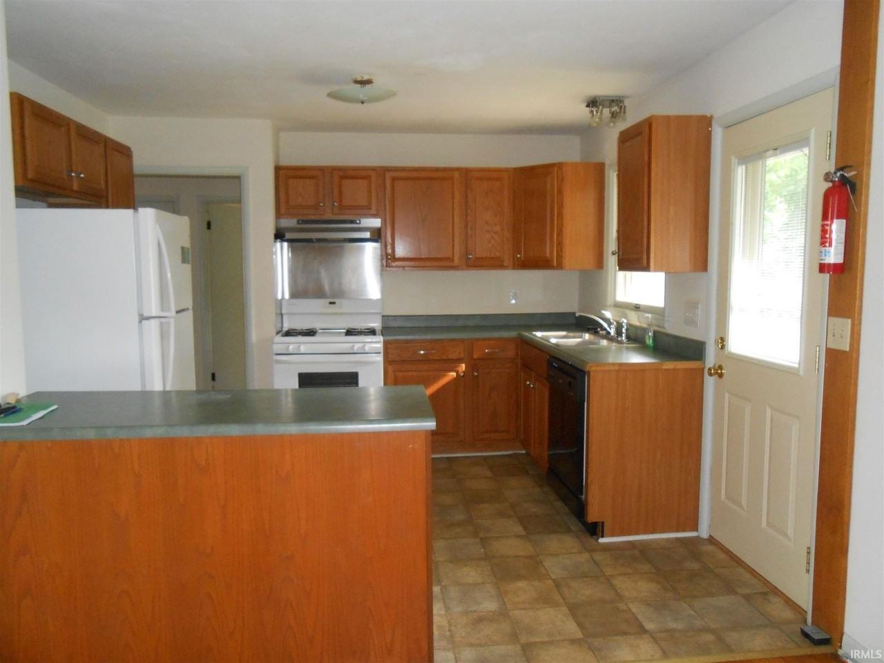 107 S Hillsdale Dr - Photo 2 of 9