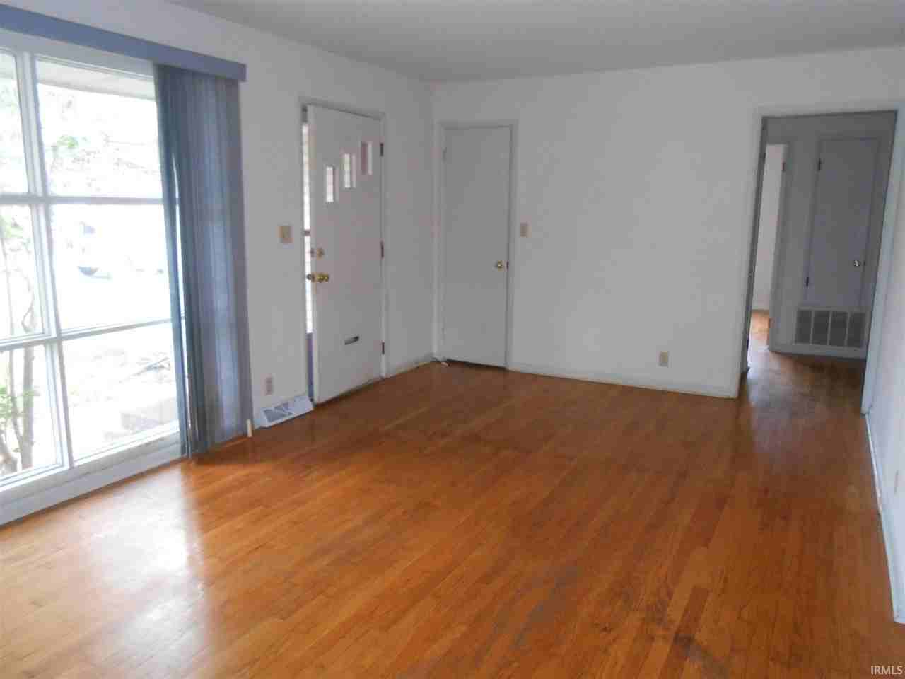 107 S Hillsdale Dr - Photo 3 of 9