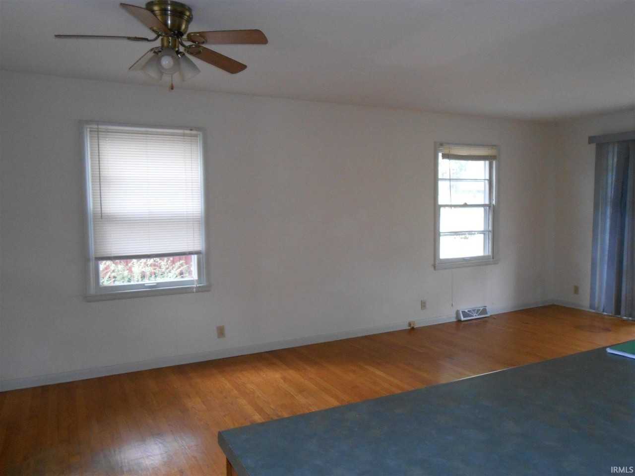 107 S Hillsdale Dr - Photo 4 of 9