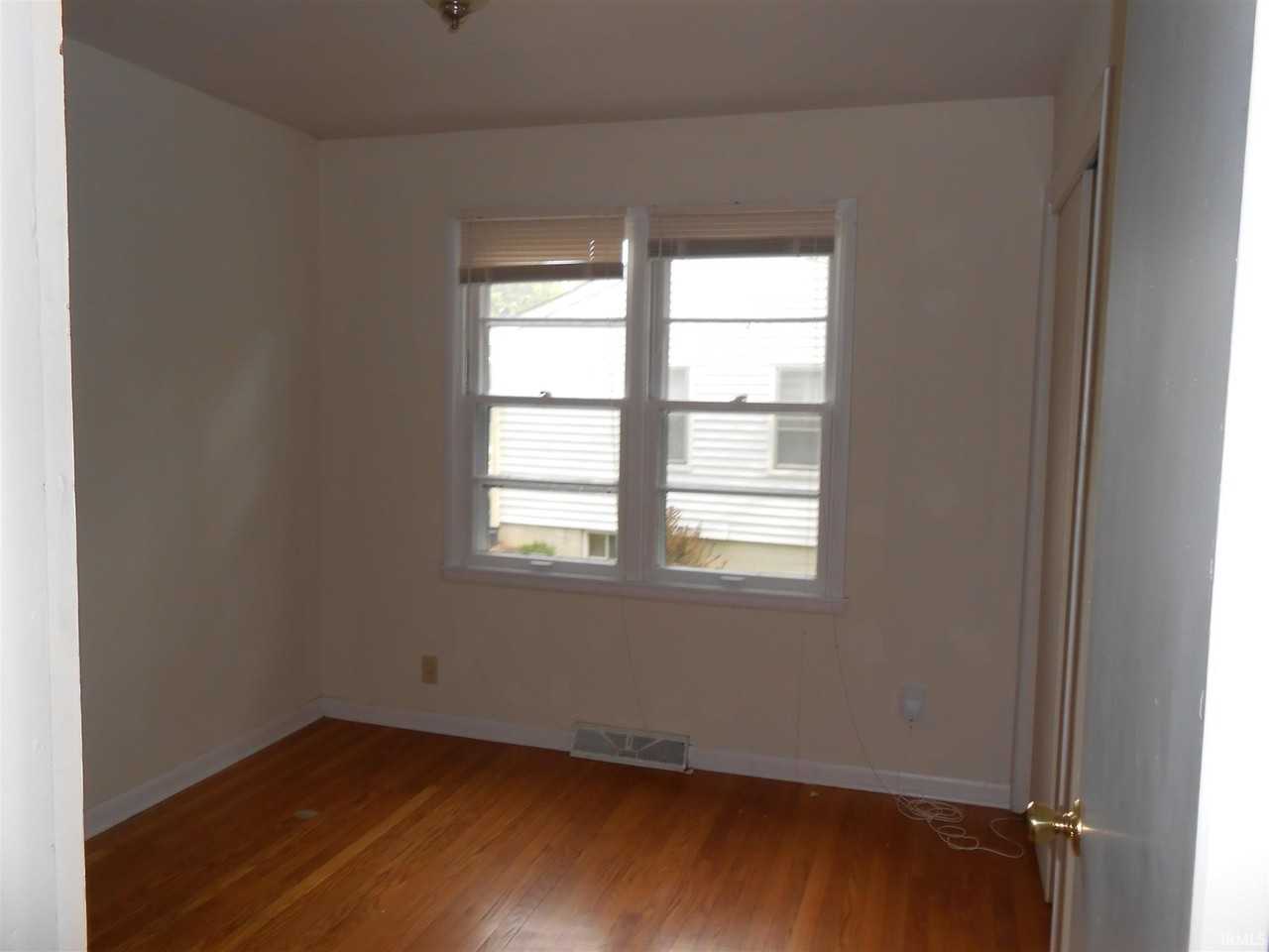 107 S Hillsdale Dr - Photo 6 of 9
