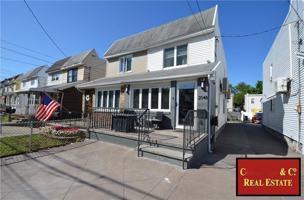 featured image of 2048 E 72nd St