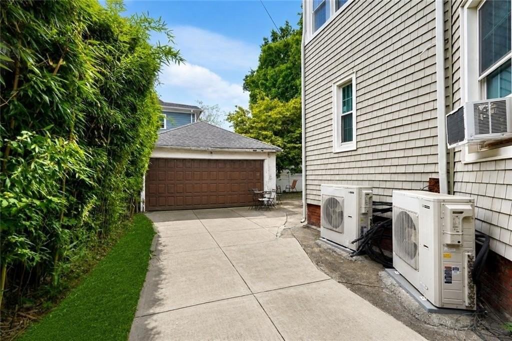 1112 Beverley Rd - Photo 3 of 42