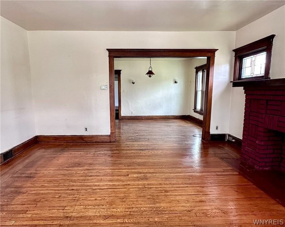 248 Loring Ave - Photo 4 of 11