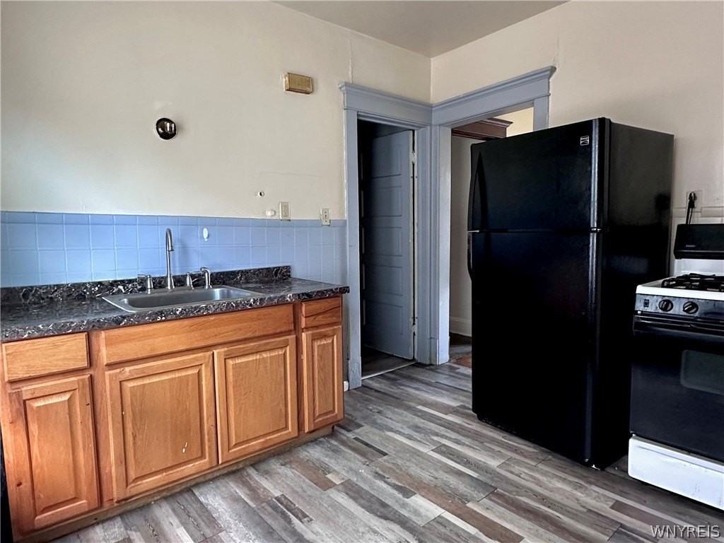 248 Loring Ave - Photo 6 of 11