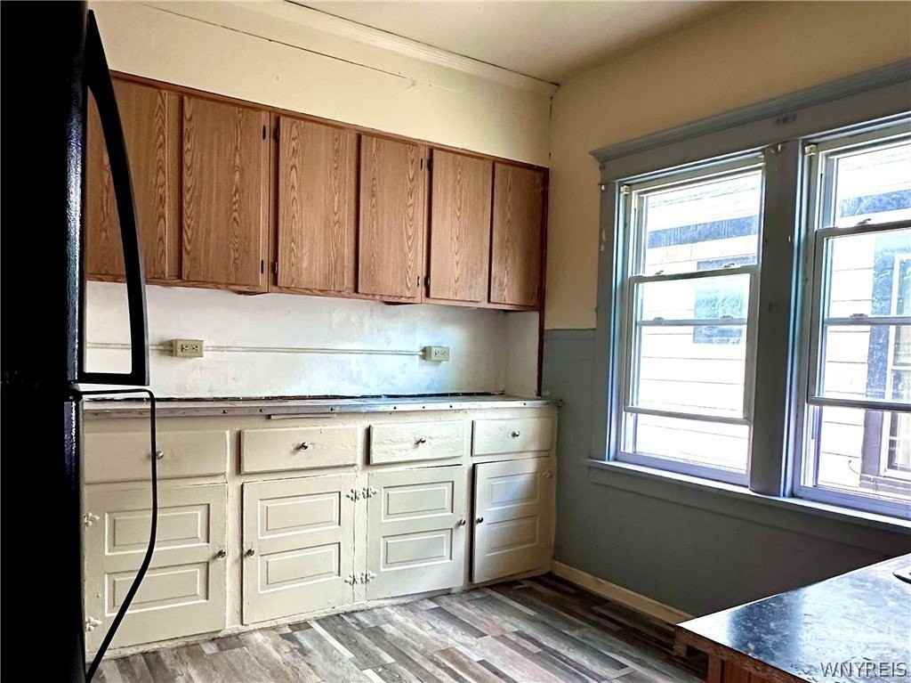 248 Loring Ave - Photo 7 of 11