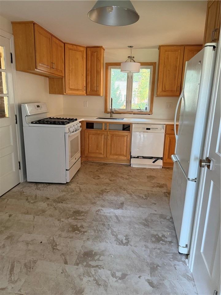 61 Fernboro Rd - Photo 2 of 15