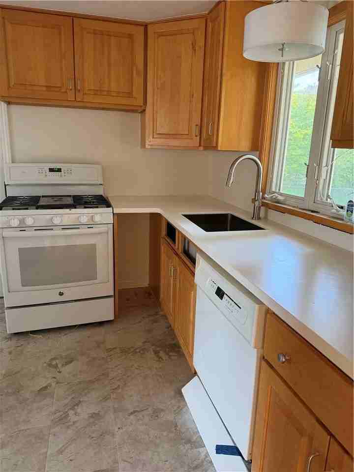 61 Fernboro Rd - Photo 3 of 15