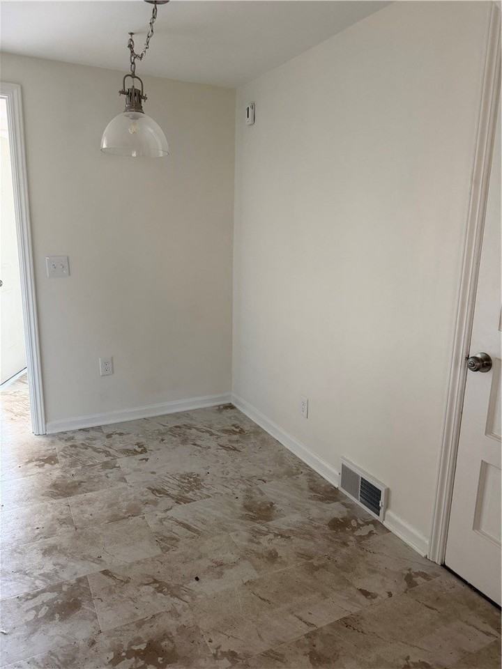 61 Fernboro Rd - Photo 4 of 15