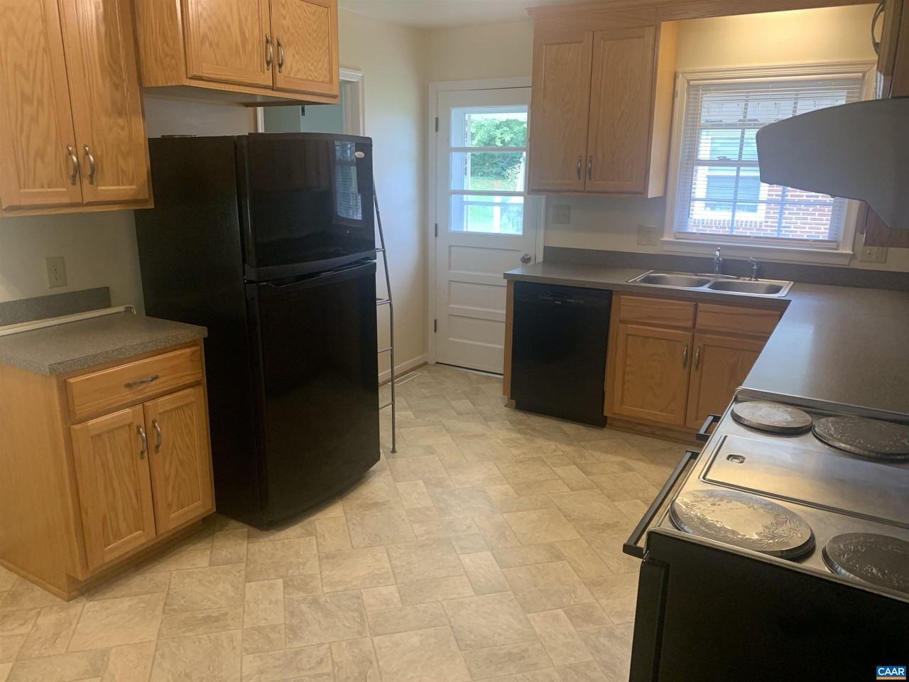 247 Jefferson St - Photo 5 of 14