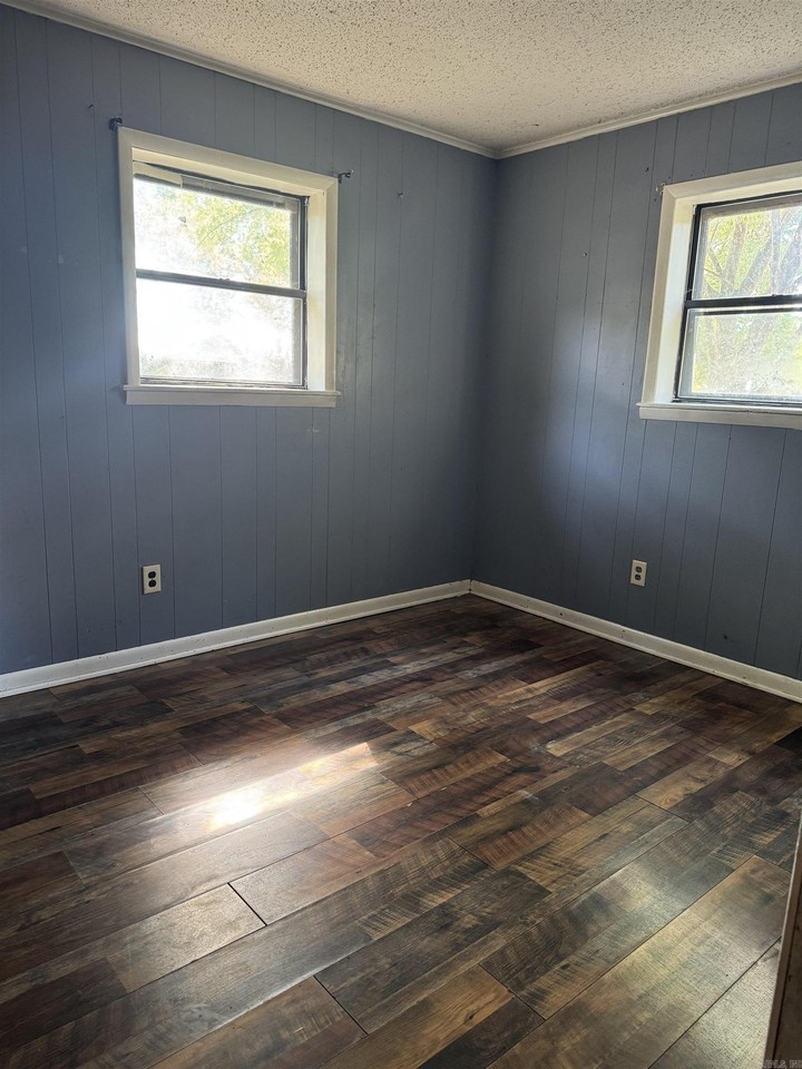 613 N 35th St - Photo 6 of 7