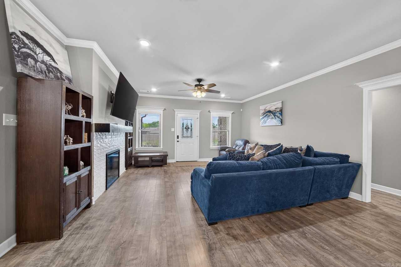 24 Aberdeen Dr - Photo 4 of 47
