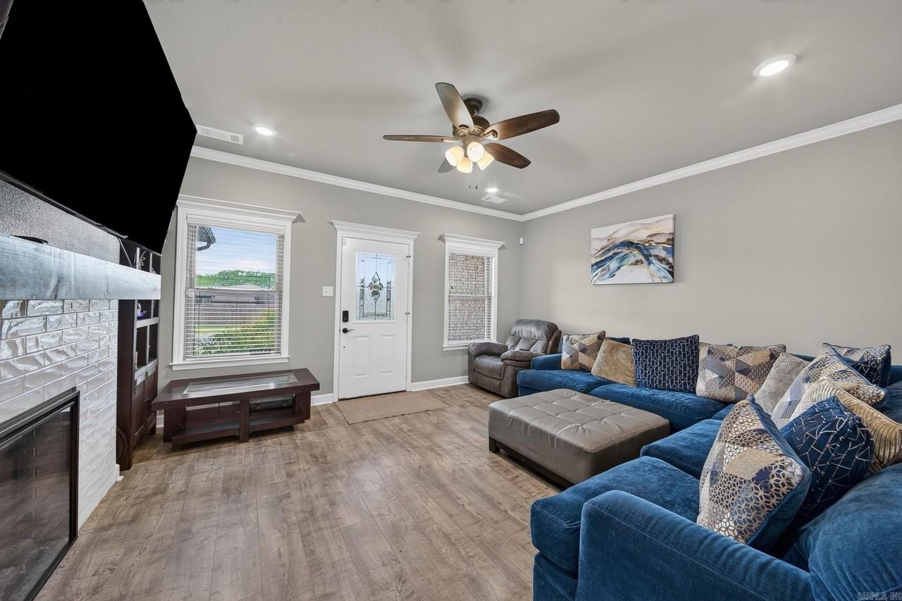 24 Aberdeen Dr - Photo 6 of 47