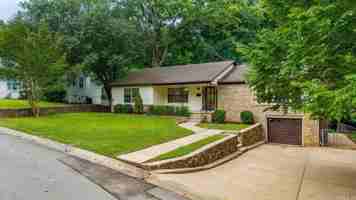 featured image of 2104 Brownwood Rd