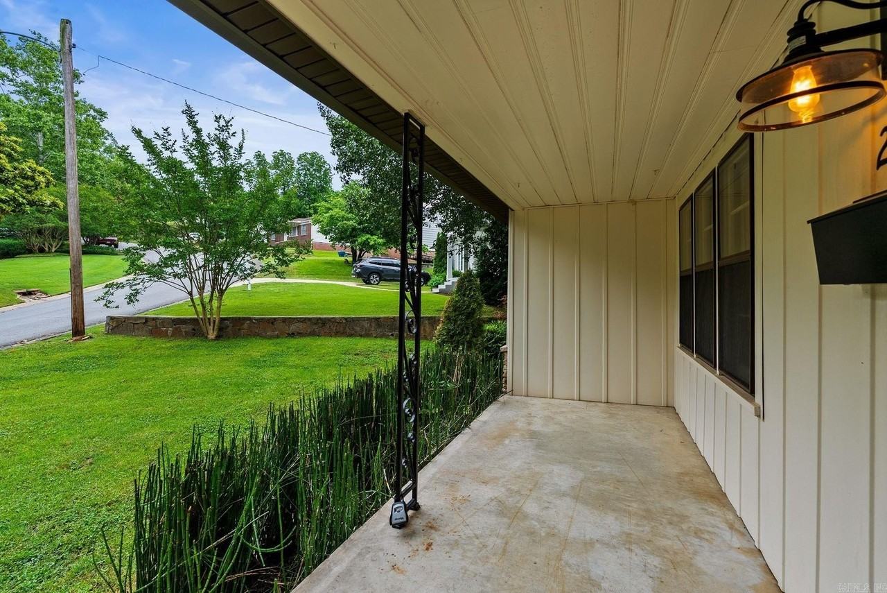 2104 Brownwood Rd - Photo 4 of 50