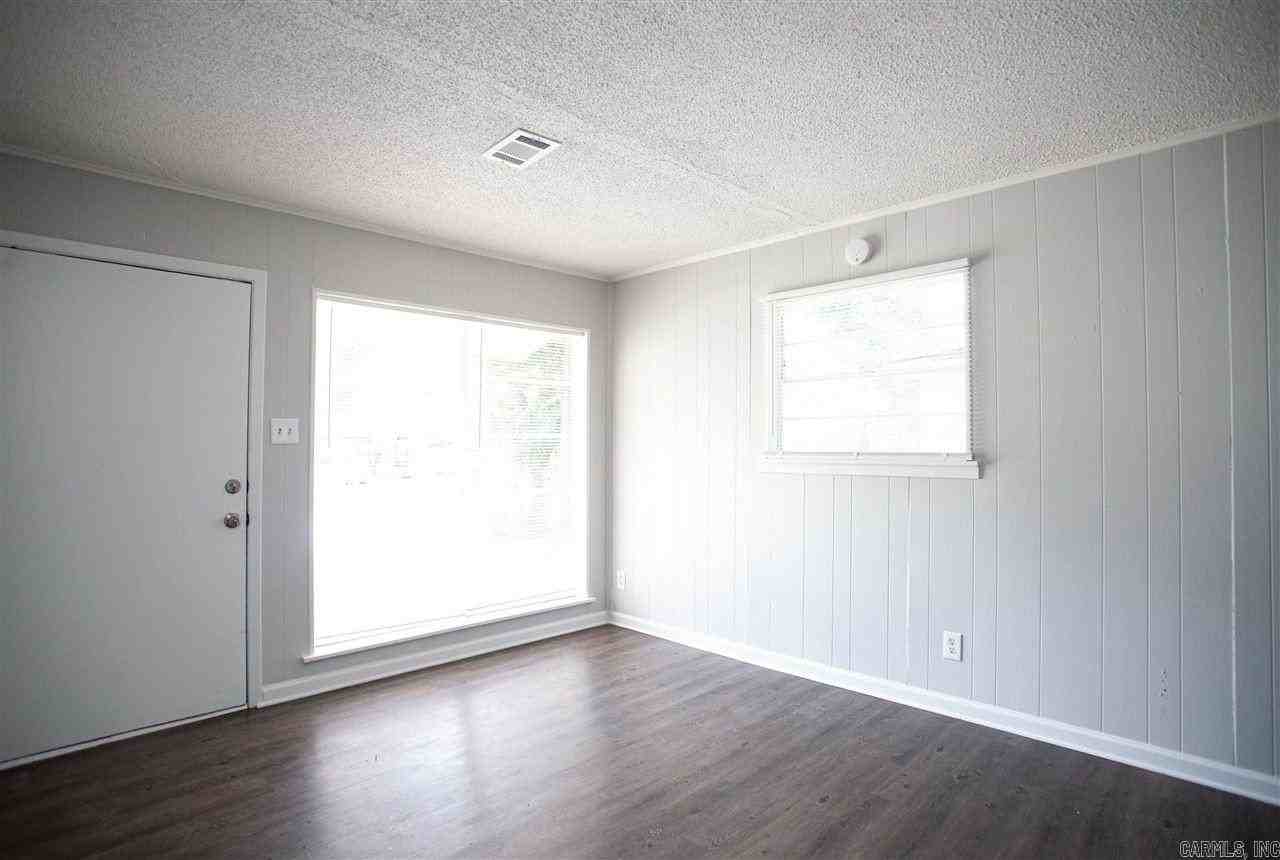521 Dorothy Dr - Photo 3 of 11