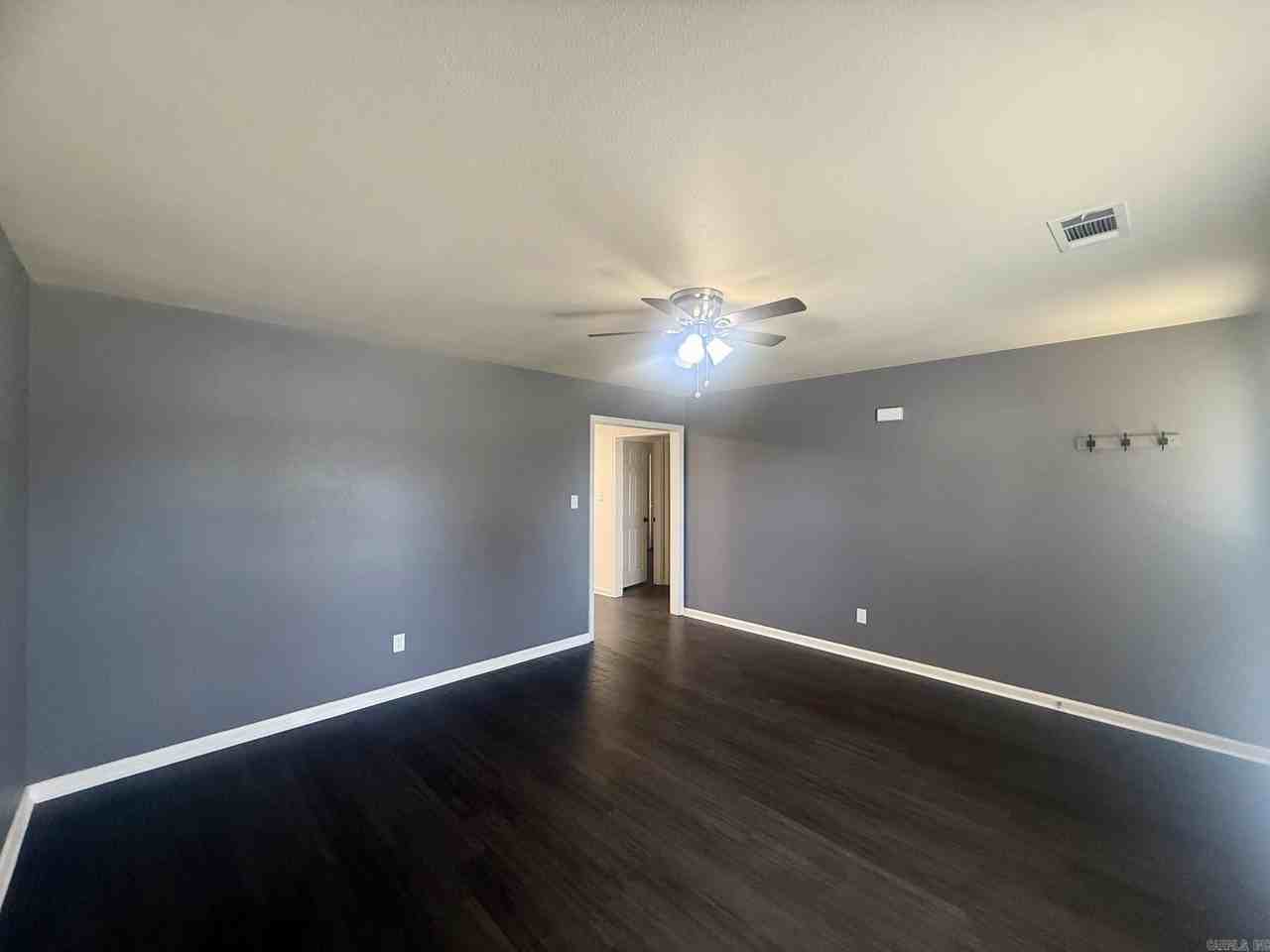 300 Jefferson St - Photo 3 of 17