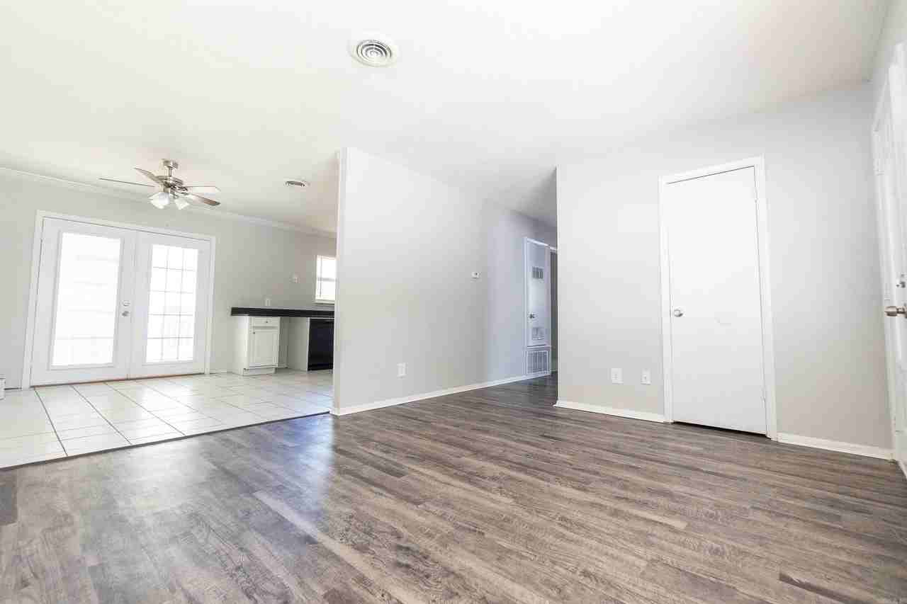 3616 Arapaho Trl - Photo 6 of 20