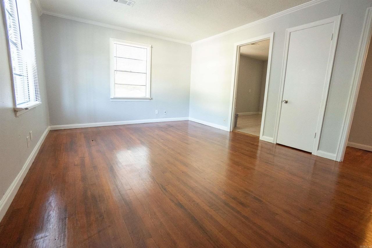 2701 Madison St - Photo 5 of 25