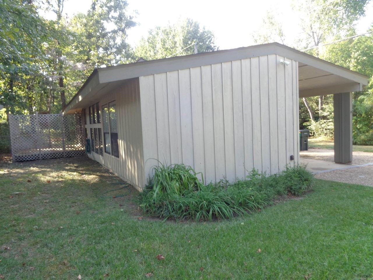 300 Atkins Rd - Photo 2 of 32