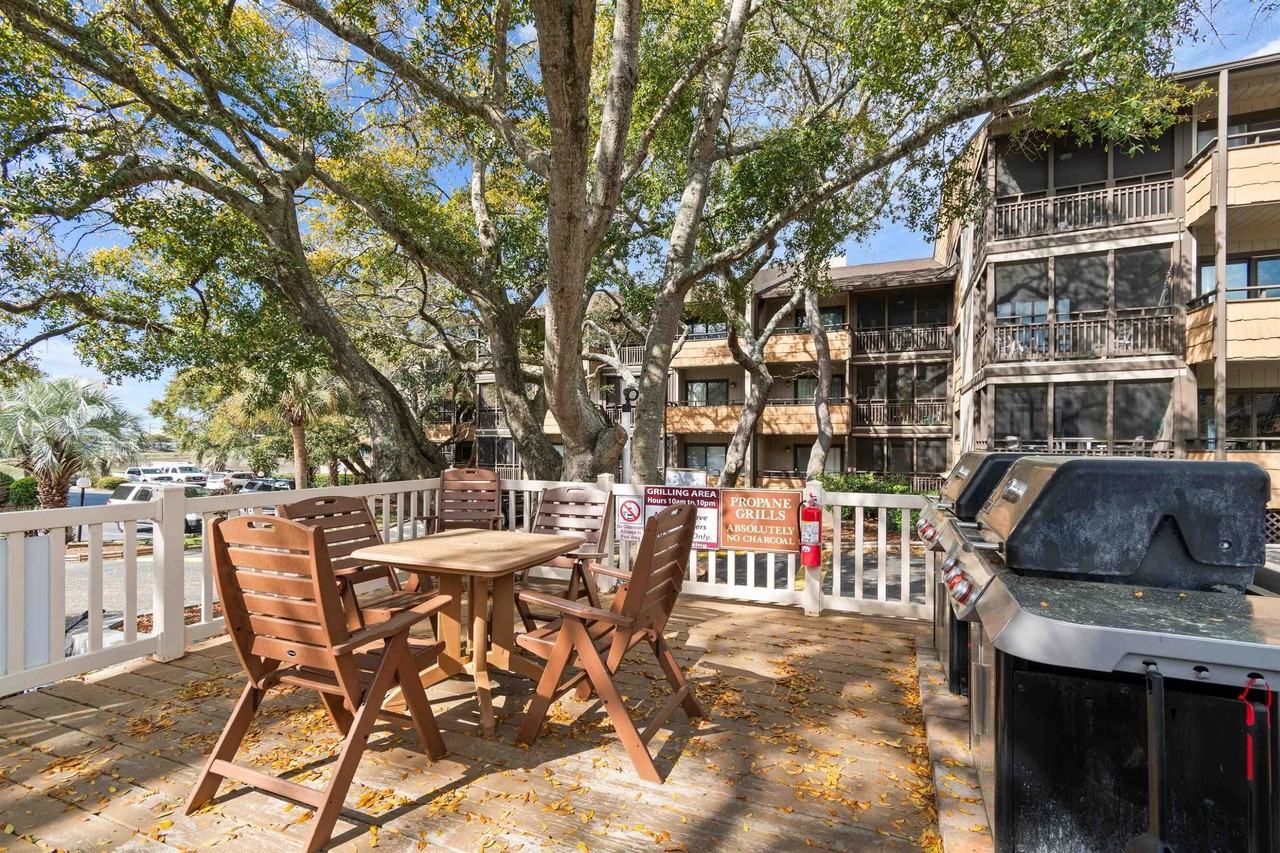 9501 Maison Ct - Photo 4 of 33