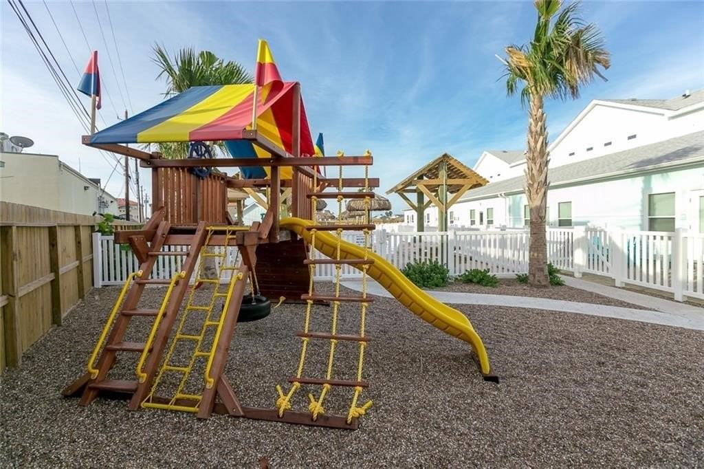 15108 Dory Dr - Photo 4 of 39