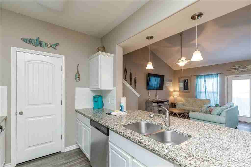15108 Dory Dr - Photo 5 of 39