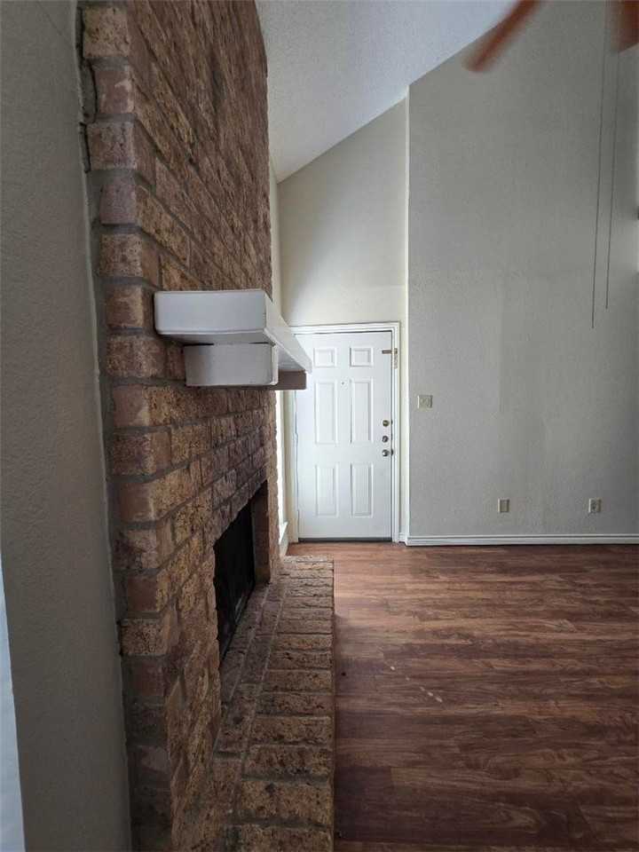 5166 Middlecoff Rd #B - Photo 5 of 48