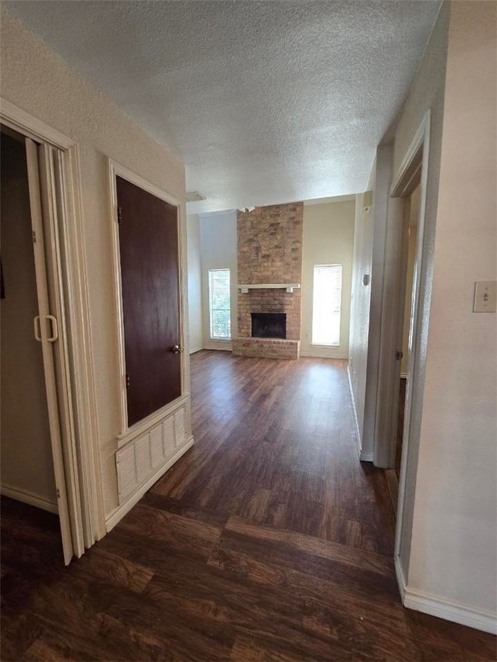 5166 Middlecoff Rd #B - Photo 6 of 48