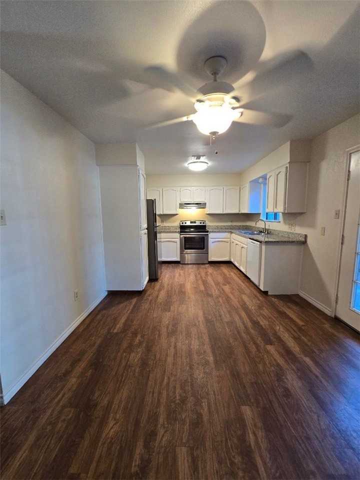 5166 Middlecoff Rd #B - Photo 7 of 48