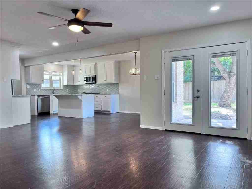 621 Philomena Dr - Photo 4 of 38