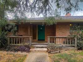 featured image of 302 Montclair Dr