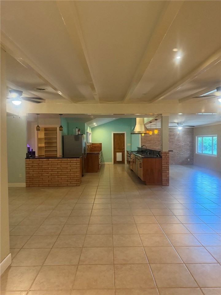 302 Montclair Dr - Photo 2 of 26