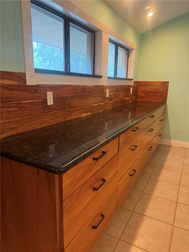 302 Montclair Dr - Photo 6 of 26